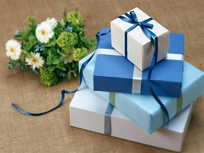 چگونه هدایا را برای تبلیغ برند سفارشی کنیم؟